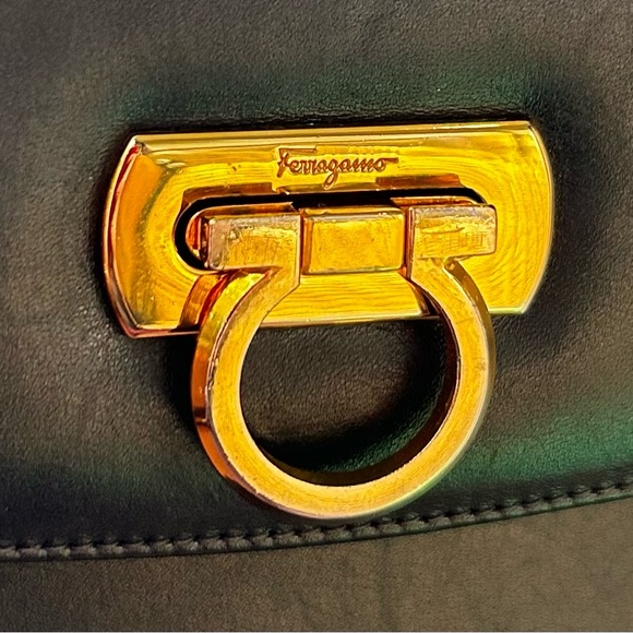 Vintage Salvatore FERRAGAMO navy blue leather crossbody clutch gold chain strap. - Picture 2 of 16